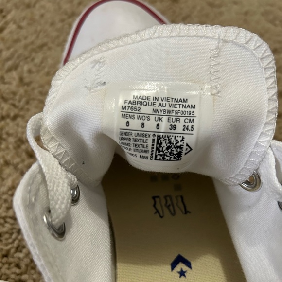 White low top converse size 8 - Picture 2 of 5